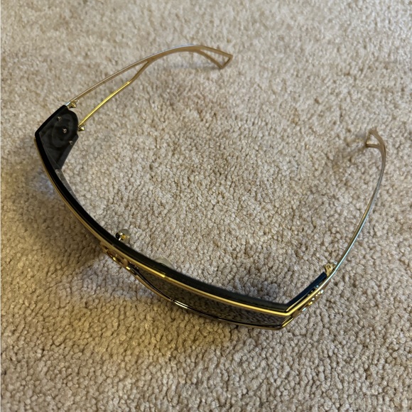 Authentic Versace unisex sunglasses - Picture 2 of 6